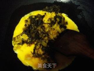快乐主食篇10分钟搞定--酸菜蛋炒饭的做法步骤：2