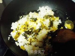 快乐主食篇10分钟搞定--酸菜蛋炒饭的做法步骤：2