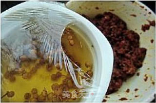 老北京传统清真名小吃---门钉肉饼的做法步骤：2