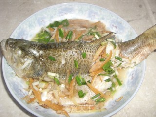 【老桃七厨房】陈皮鲈鱼的做法步骤：2