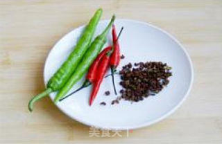 绝好的家常下饭小菜—豉椒小银鱼的做法步骤：2