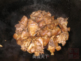 莲藕炖猪手的做法步骤：4