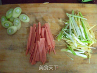 清蒸鲈鱼的做法步骤：2