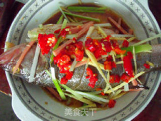 清蒸鲈鱼的做法步骤：2