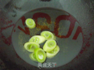 清蒸鲈鱼的做法步骤：2