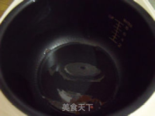 电饭锅版腊味煲仔饭的做法步骤：4