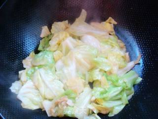 蛋香手撕包菜的做法步骤：4