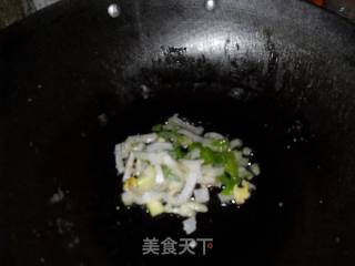 韭菜炒鸡蛋的做法步骤：2