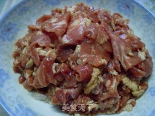 孜然大蒜炒牛肉——独特的美味的做法步骤：2