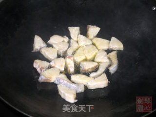 淡咖喱煮鳕鱼的做法步骤：3