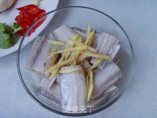 红烧带鱼的做法步骤：2