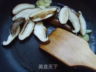 红烧带鱼的做法步骤：2