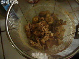 鸡汤炖黄豆芽的做法步骤：2