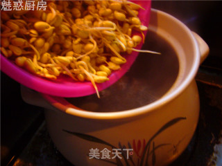 鸡汤炖黄豆芽的做法步骤：2