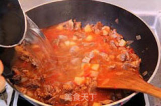 西红柿炖牛腩的做法步骤：3
