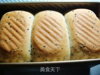 奶香黑芝麻吐司的做法步骤：2
