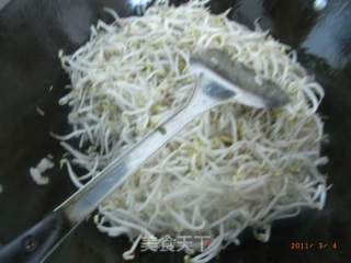 山东肉丝豆芽焖饼的做法步骤：2