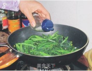 蒜蓉炒菜心的做法步骤：3