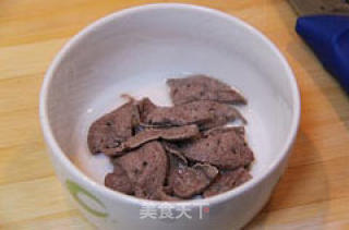 宝宝餐系列：胡萝卜猪肝面-如何处理猪肝？的做法步骤：3