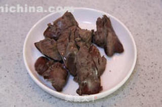 宝宝餐系列：胡萝卜泥+鸡肝泥=胡萝卜鸡肝泥的做法步骤：4