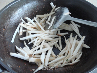 杏鲍菇炒肉丝的做法步骤：2