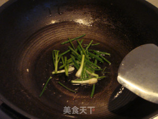 青椒豆皮炒肉的做法步骤：2