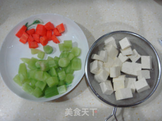 彩蔬烩豆腐的做法步骤：2