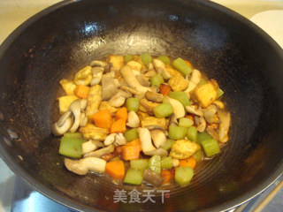 彩蔬烩豆腐的做法步骤：2