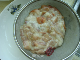 鱼肠煎蛋的做法步骤：2