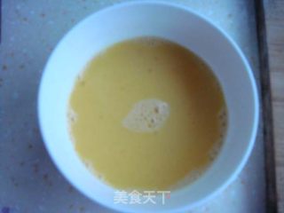 鱼肠煎蛋的做法步骤：2