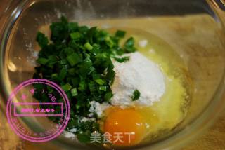 韭菜鸡蛋薄饼的做法步骤：2