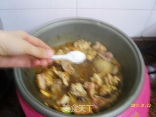 【魔芋炖鸡】——不用一滴油的减肥肉菜的做法步骤：2