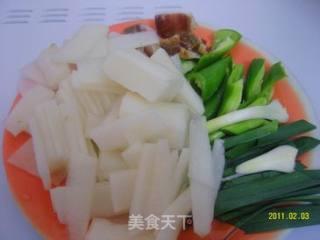让萝卜香得更彻底！！米饭杀手【回锅萝卜】&的做法步骤：2