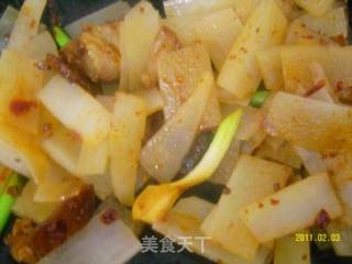 让萝卜香得更彻底！！米饭杀手【回锅萝卜】&的做法步骤：2