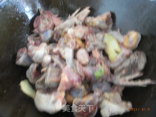 香菇本地鸡的做法步骤：2