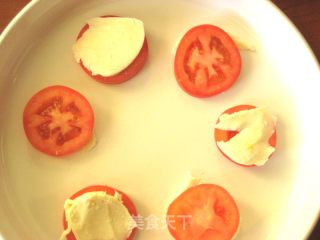 卡普瑞沙拉 (Insalata Caprese)的做法步骤：2