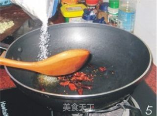 五花肉烧慈姑的做法步骤：3