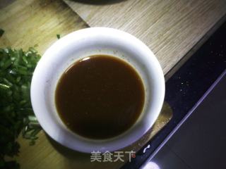 海肠韭菜荷叶饼的做法步骤：2