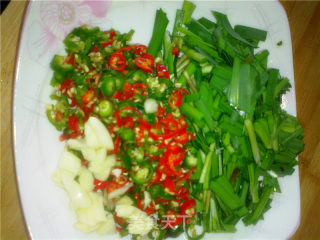韭菜螺丝肉的做法步骤：2