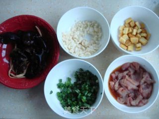 木耳肉片手擀面的做法步骤：3