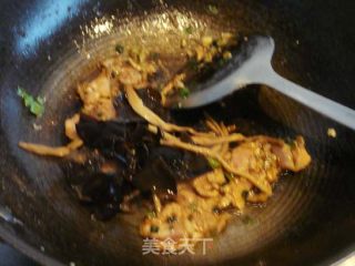 木耳肉片手擀面的做法步骤：3