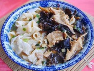 木耳肉片手擀面的做法步骤：3