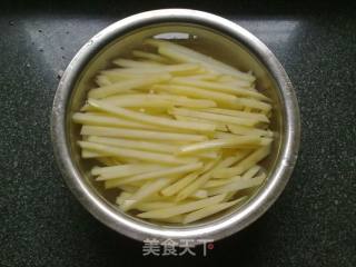 【详细家庭版自制薯条】的做法步骤：4