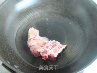 鳄鱼肉炖虫草花的做法步骤：3