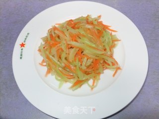胡萝卜拌青笋的做法步骤：2