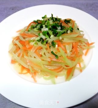胡萝卜拌青笋的做法步骤：2