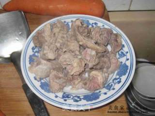 胡萝卜牛肉汤的做法步骤：2