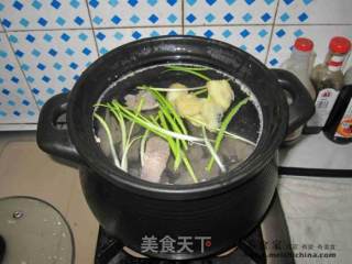 胡萝卜牛肉汤的做法步骤：2