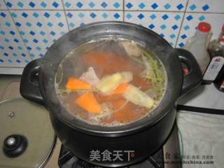 胡萝卜牛肉汤的做法步骤：2