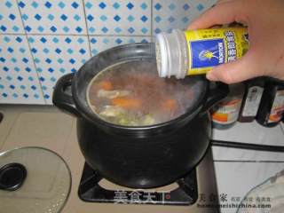 胡萝卜牛肉汤的做法步骤：2